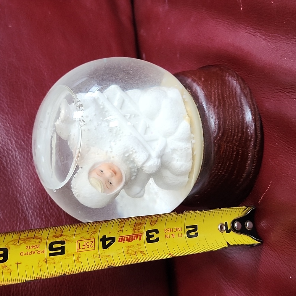 Mann Snow Globe with Baby Figurine - Picture 6 of 7